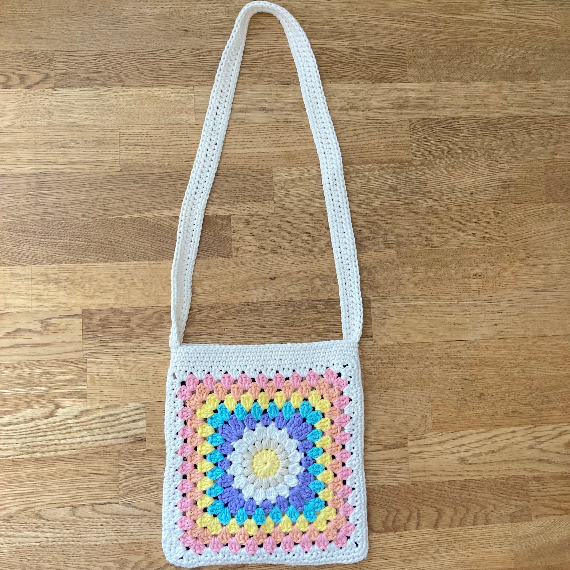 PASTEL RAINBOW CROCHET TOTE